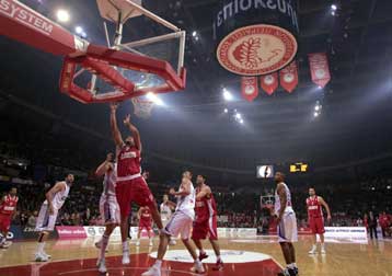 Προσγείωση στον Ολυμπιακό, προκλήσεις των Ισπανών