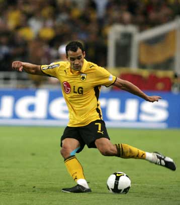 Να γράψει ιστορία στην ΑΕΚ με την κατάκτηση του Κυπέλλου θέλει ο Χουανφράν