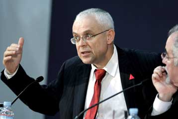 Σε αμφισβήτηση άδειες και επιδόματα μετά τους όρους συνταξιοδότησης των γυναικών