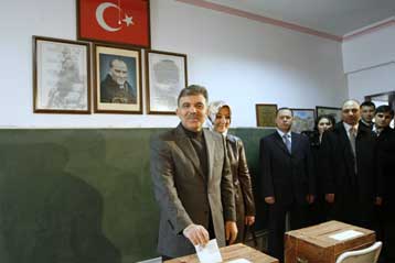 Βίαια επεισόδια με νεκρούς κατά τις δημοτικές εκλογές στην Τουρκία