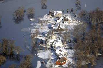 Τις χειρότερες πλημμύρες του τελευταίου αιώνα αντιμετωπίζουν οι κάτοικοι της Β.Ντακότα