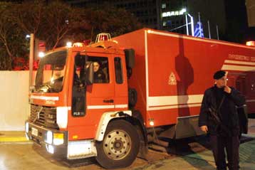 Μπαράζ εμπρησμών σε τράπεζες, γραφεία της ΝΔ και έκθεση σκαφών