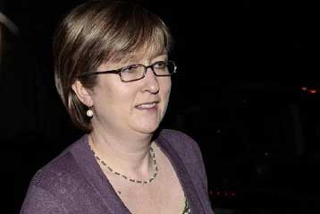 Σάλος στη Βρετανία για τις «ροζ» ταινίες συζύγου της υπουργού Εσωτερικών