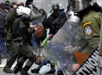 Καταπέλτης για την Αστυνομία η Διεθνής Αμνηστία για τα γεγονότα του Δεκεμβρίου