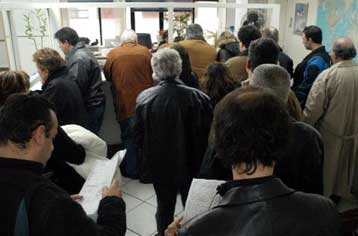 Φορολογικό νομοσχέδιο-«σκούπα» προωθεί η κυβέρνηση στη Βουλή