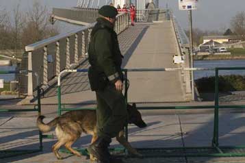 Συγκρούσεις αστυνομίας – διαδηλωτών στο Στρασβούργο εν όψει της Συνόδου του ΝΑΤΟ