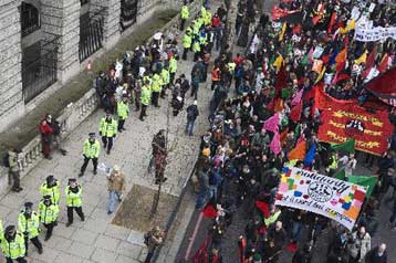 «Βουλιάζει» το Λονδίνο από κύμα διαδηλωτών κατά της συνόδου της G20