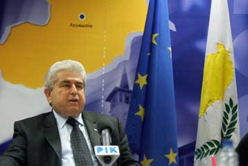 Αναβολή της συνάντησης Χριστόφια – Ταλάτ την Πέμπτη