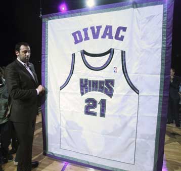 Το Σακραμέντο απέσυρε τη φανέλα του Βλάντε Ντίβατς