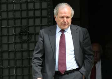 Αντιδράσεις και σκωπτικά σχόλια από την Αντιπολίτευση για τις αποφάσεις του ΚΥΣΕΑ