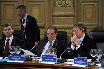 Οικονομία, ελληνοτουρκικά και ΠΓΔΜ στη συνάντηση Καραμανλή-Ομπάμα