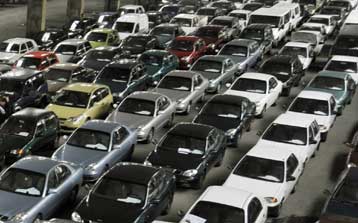 Μειώνεται κατά 50% το τέλος ταξινόμησης των ΙΧ για ένα τετράμηνο