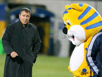 Τους τρέλανε ο «δημοκράτης» Τεν Κάτε και… βρήκε σύστημα