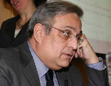 Ο υπουργός Οικονομίας «προλειαίνει το έδαφος για νέα σκληρά μέτρα»