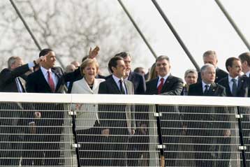 Σύνοδος του ΝΑΤΟ με συμβολισμούς, αλλά και ζυμώσεις για τον νέο γγ