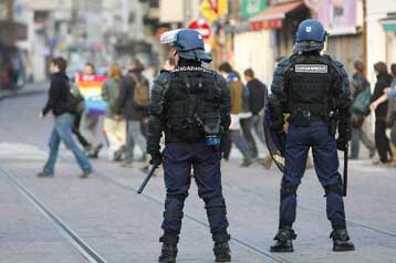 Συγκρούσεις διαδηλωτών και αστυνομικών στο Στρασβούργο