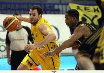 Ο «τρίποντος» Νέμεθ οδήγησε την ΑΕΚ στο 93-85 επί του ΠΑΟΚ