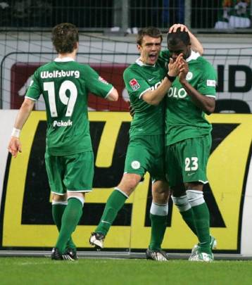 Στην κορυφή η Βόλφσμπουργκ, γκολ από τον Λυμπερόπουλο