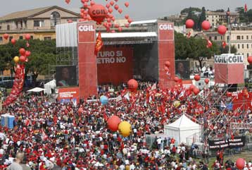 Μαζική διαδήλωση στη Ρώμη κατά της οικονομικής πολιτικής Μπερλουσκόνι