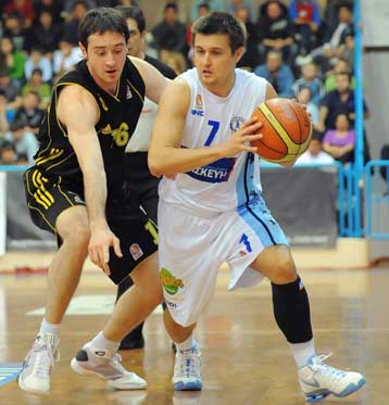 Ο Αρης πέρασε από την Ρόδο και επέστρεψε στην 3η θέση