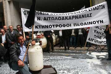 Συγκέντρωση διαμαρτυρίας των κτηνοτρόφων στην Πλατεία Συντάγματος