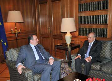 Οι εξελίξεις στο Κυπριακό επί τάπητος στη συνάντηση Κ.Καραμανλή – Γ.Ομήρου