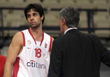 «Να μην παρασυρθούμε απέναντι στον Παναθηναϊκό» η συμβουλή του Τεόντοσιτς