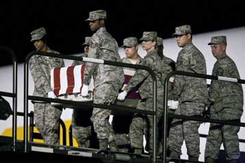 Μετά από 18 χρόνια τα ΜΜΕ καλύπτουν την επιστροφής Αμερικανών θυμάτων πολέμου