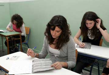 Η εισαγωγή στο «δωρεάν Πανεπιστήμιο» στοιχίζει στην ελληνική οικογένεια 7.250 ευρώ