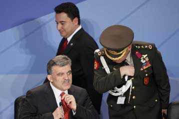 «Όχι» στην τουρκική ένταξη λέει ο Κουσνέρ μετά το «μίνι εκβιασμό» στο ΝΑΤΟ