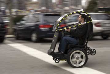 Ηλεκτρικό, διθέσιο όχημα πόλης παρουσίασαν οι GM και Segway