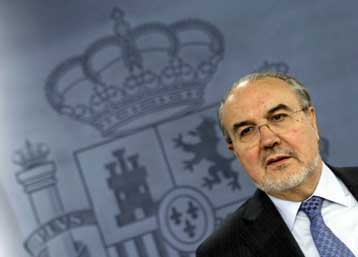 Εκτός κυβέρνησης Θαπατέρο ο υπουργός Οικονομικών Π.Σόλμπες