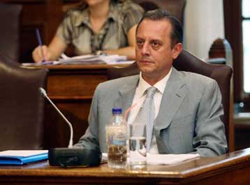 Ως ανέφικτη απέρριψε η κυβέρνηση την πρόταση νόμου του ΚΚΕ για το λαϊκό εισόδημα