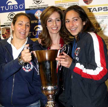 Συγκίνηση και υποσχέσεις για νέες επιτυχίες από την Καμμένου και τις αθλήτριές της