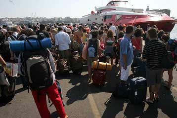 Τραπεζική χρηματοδότηση, μείωση ΦΠΑ και σπατόσημου ζητούν οι τουριστικές επιχειρήσεις