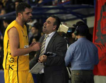 Αποχή του Παπανικολάου από την προπόνηση της ΑΕΚ λόγω οφειλών της διοίκησης