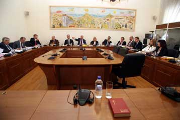 Συνεχίζει την κατάθεσή του στην Προανακριτική Επιτροπή ο Φ.Μανούσης