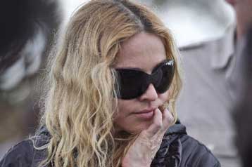 Χείρα βοηθείας στους σεισμόπληκτους της Ιταλίας τείνει η Μαντόνα