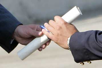 Παράνομη η ισοτίμηση τίτλων κολεγίων με πτυχία πανεπιστημίων, λέει το ΤΕΕ