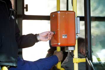 Επεκτείνεται το μέτρο του μισού εισιτηρίου στα μέσα μεταφοράς