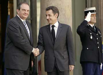 Κρίση, εθνικά θέματα και φρεγάτες στο γεύμα Καραμανλή-Σαρκοζί
