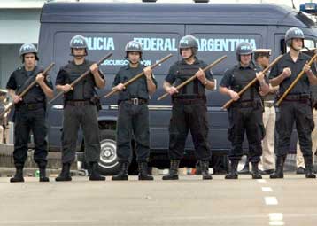 Η ανέγερση ενός διαφορετικού τείχους προκαλεί αντιδράσεις στην Αργεντινή