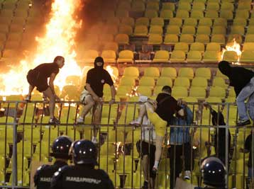 Συνελήφθησαν 95 οπαδοί μετά το επεισοδιακό ντέρμπι Παρτιζάν – Ερυθρός Αστέρας
