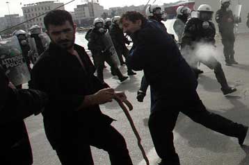 Προϊόντα της Κρήτης μοίρασε στους πολίτες του Πειραιά η Νομαρχία