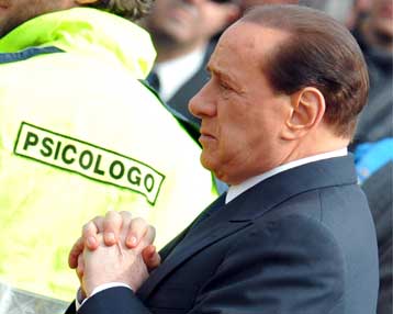 Στις επαύλεις του προσφέρεται ο Μπερλουσκόνι να φιλοξενήσει άστεγους από το σεισμό