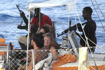 Εφιάλτης στα ανοιχτά της Σομαλίας με νέα πειρατεία και θάνατο Γάλλου ομήρου