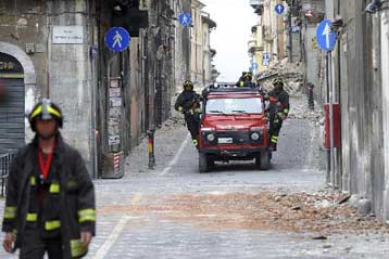 Σταματά η διάσωση και αρχίζει η έρευνα για κατασκευαστικές ευθύνες στη Λ Ακουιλα