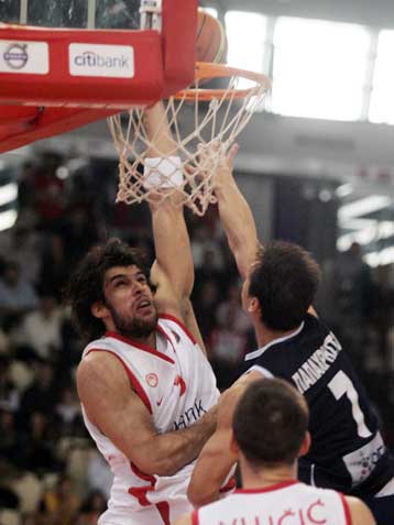 Εύκολη νίκη με τα Τρίκαλα και 1η θέση για Ολυμπιακό