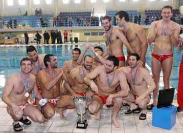 «Ερυθρόλευκη» Ιστορία στον αφρό, με το 12ο Κύπελλο