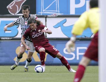 Ο Φλόρες έσωσε την Ουντινέζε και… βύθισε τη Ρετζίνα